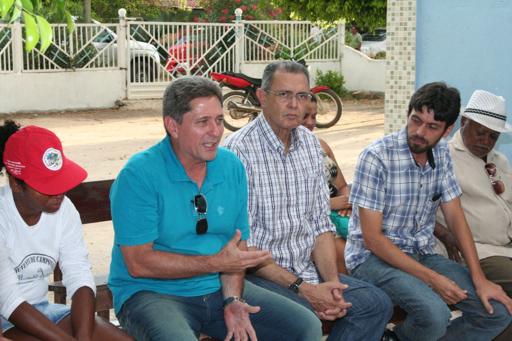 Secretário Ouve Demandas do Sertão e Visita Perímetro California