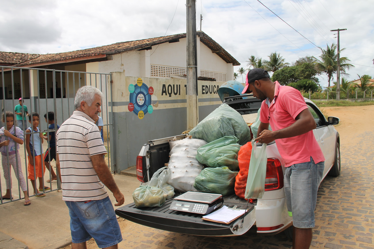 Alimentação Escolar dispõe de R$ 1,8 milhão para comprar de Cooperativa de irrigantes pela Cohidro