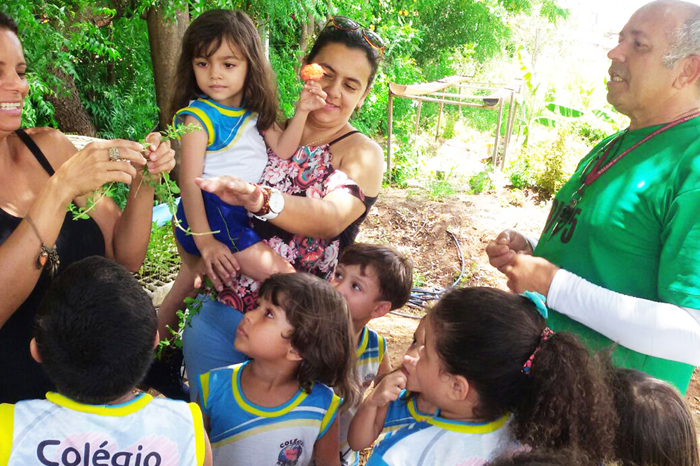 Jardim de Infância aprende em horta orgânica cedida pela Cohidro de Canindé