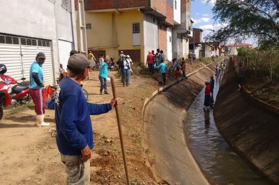 Tambem ja foram feitos mutiroes para limpeza do canal principal C-01. Com a cobertura do canal nao sera mais nece
