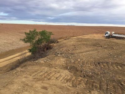Barragem sendo recuperada em Carira
