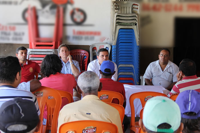 Diretores da Cohidro ouvem produtores em reunião no Perímetro Piauí