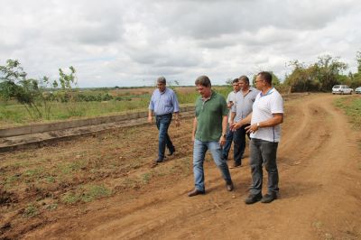 Felizola e diretores da Cohidro visitam produtores e obras no Califórnia