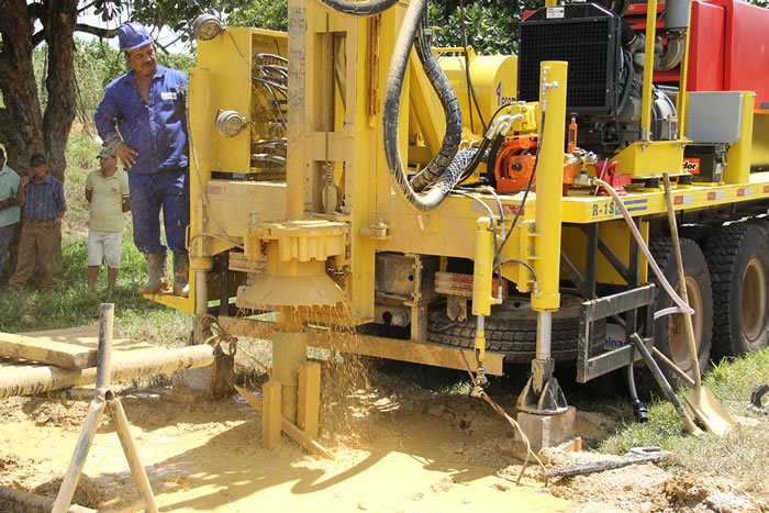 Cohidro perfurou 95 novos poços e atendeu 75 mil pessoas em 2014