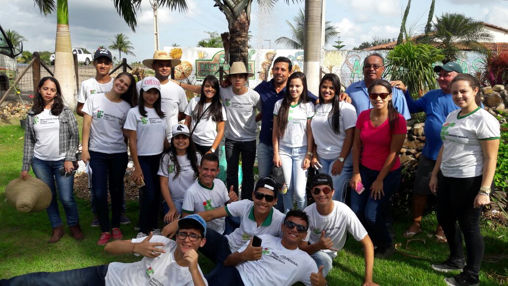 Agrotécnolandos do IFS de Glória visitam o Perímetro Piauí