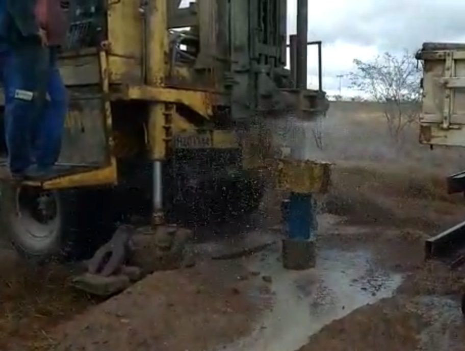 Novo poço chega à água em Porto da Folha