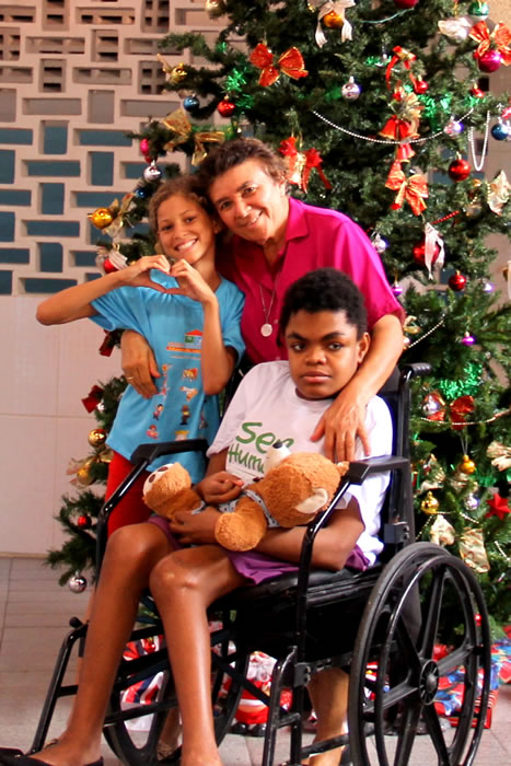 Cohidro Solidária doa alimentos para Casa Santa Zita