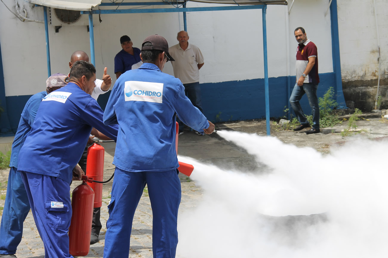 Cipeiros fazem treinamento sobre controle de incêndios na Cohidro