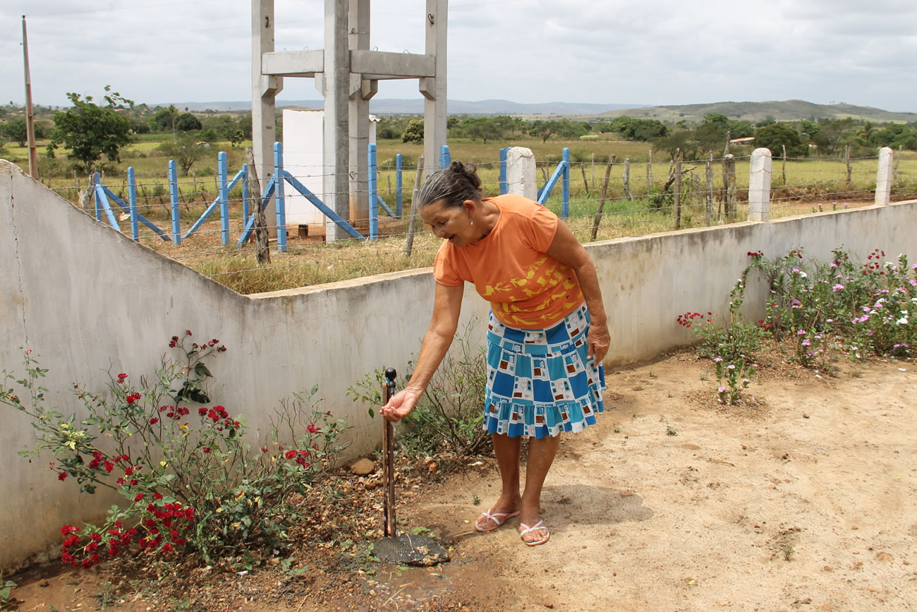 Povoado Piabas tem abastecimento de água residencial implantado pela Cohidro