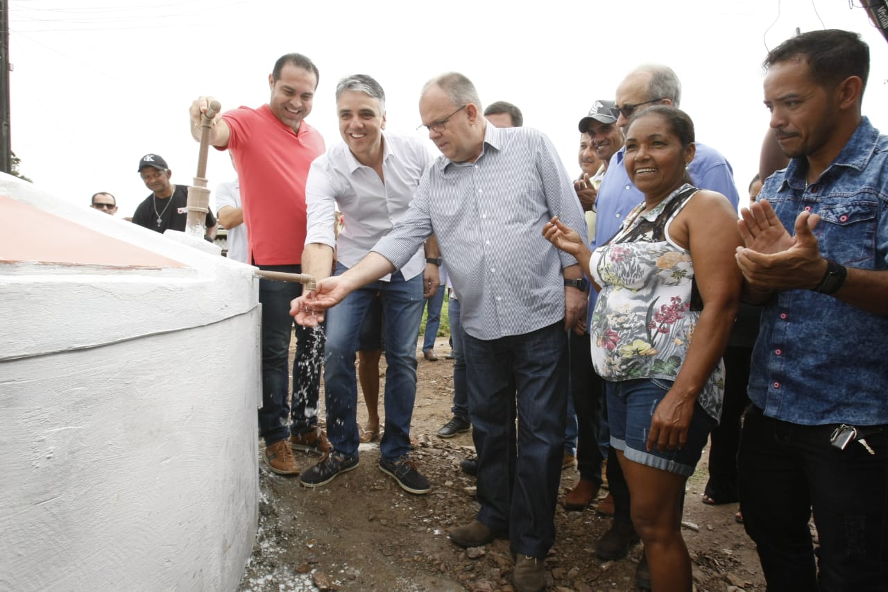 População de Tobias Barreto comemora instalação de cisternas pelo governo do Estado