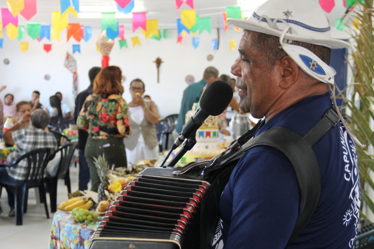 [galeria de fotos] Arraiá da Cohidro tem forró, comidas típicas e homenagens
