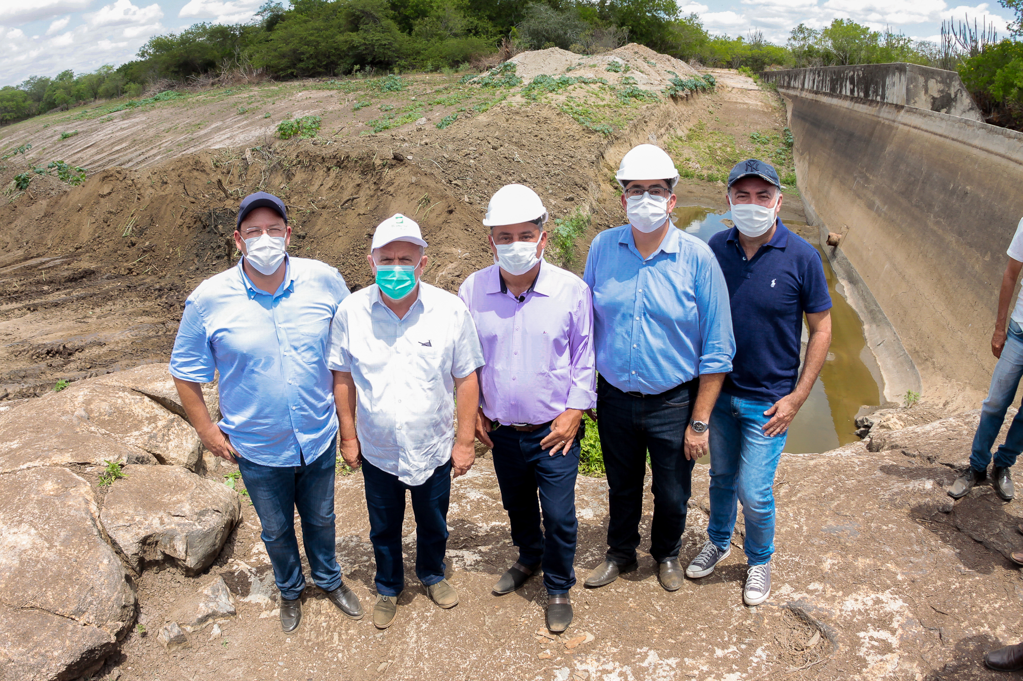Pró-Campo: Belivaldo Chagas visita obra de recuperação da barragem da Barra da Onça, em Poço Redondo