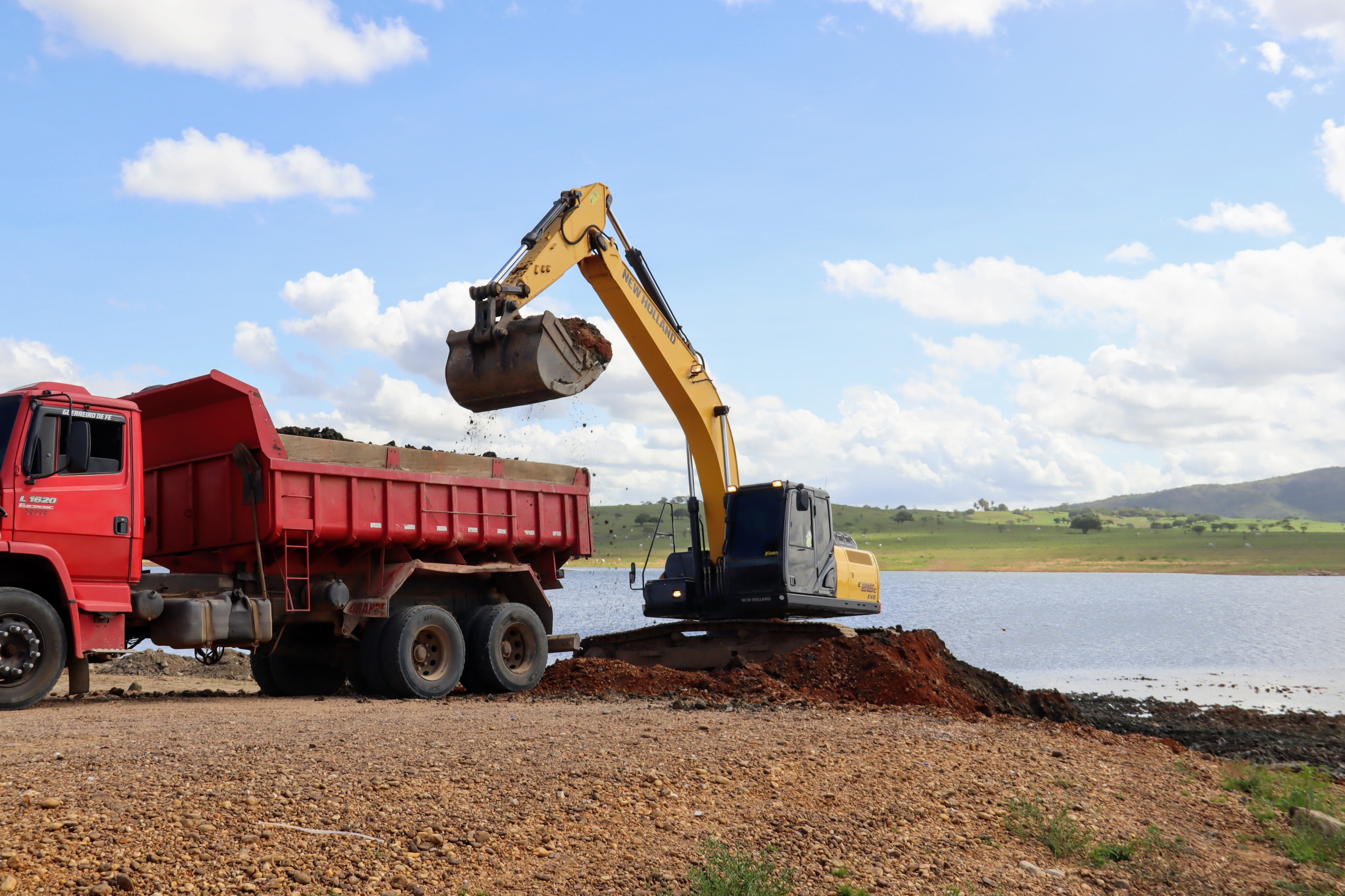 [Vídeo] Agro-SE: Programa de Recuperação de Barragens atua no desassoreamento da Ribeira