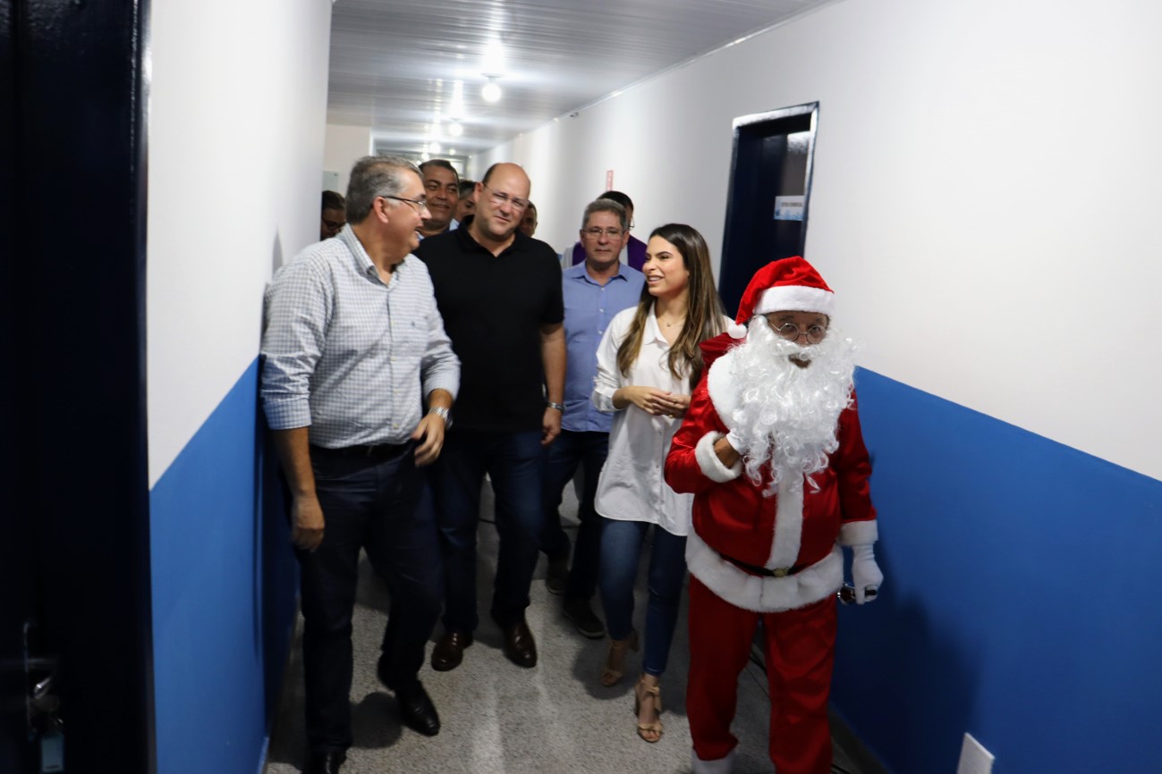 [galeria de fotos] Natal na Cohidro teve confraternizações, missa, benção ecumênica, Papai Noel e prédio reformado de presente