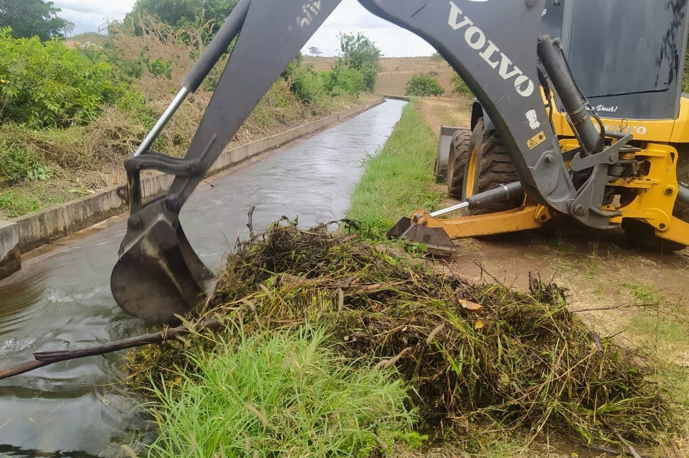 [Vídeo] Canal do perímetro estadual de Canindé passa por revitalização
