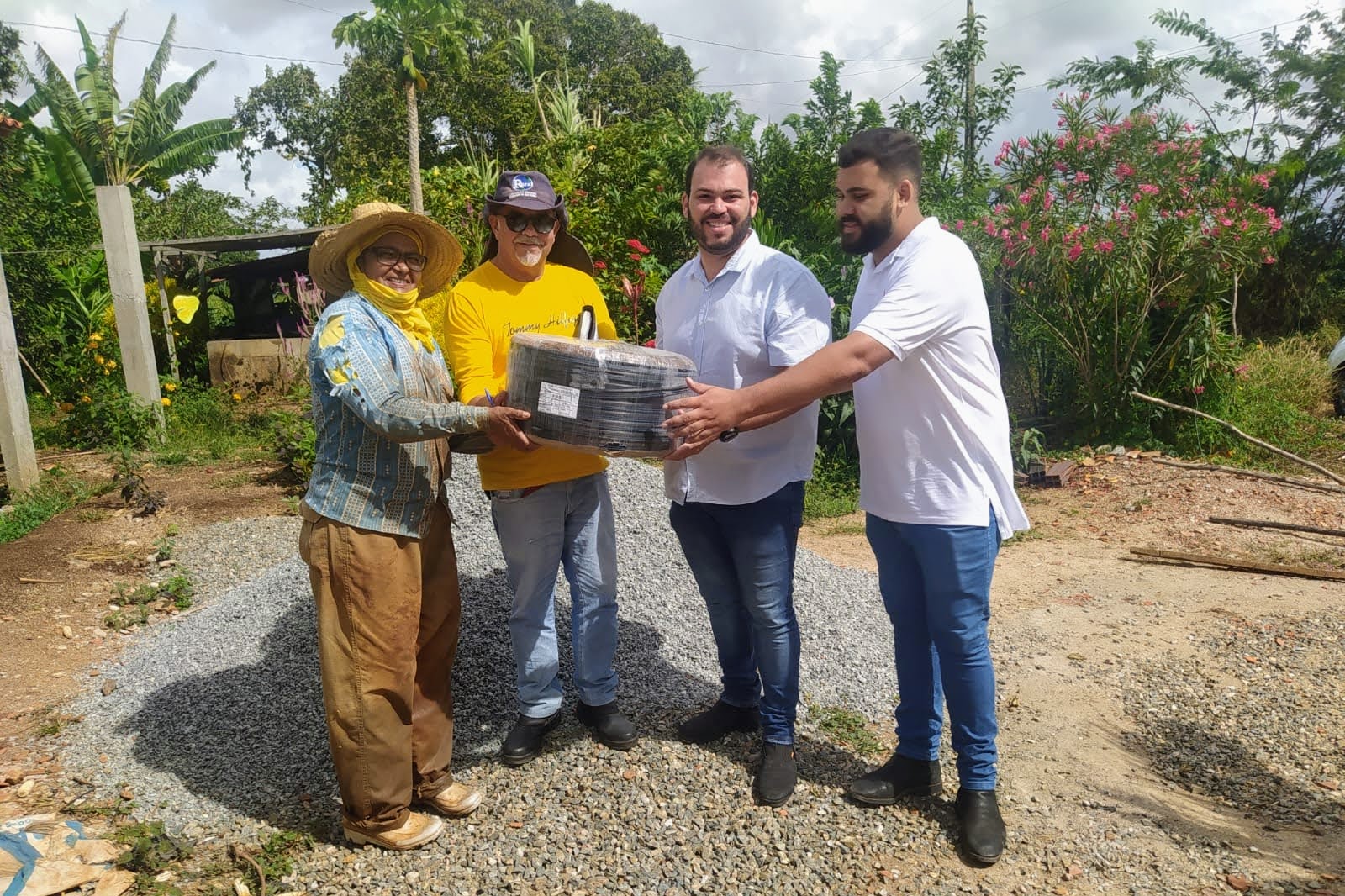 Dia da Água em Canindé teve distribuição de equipamento de irrigação que economiza água
