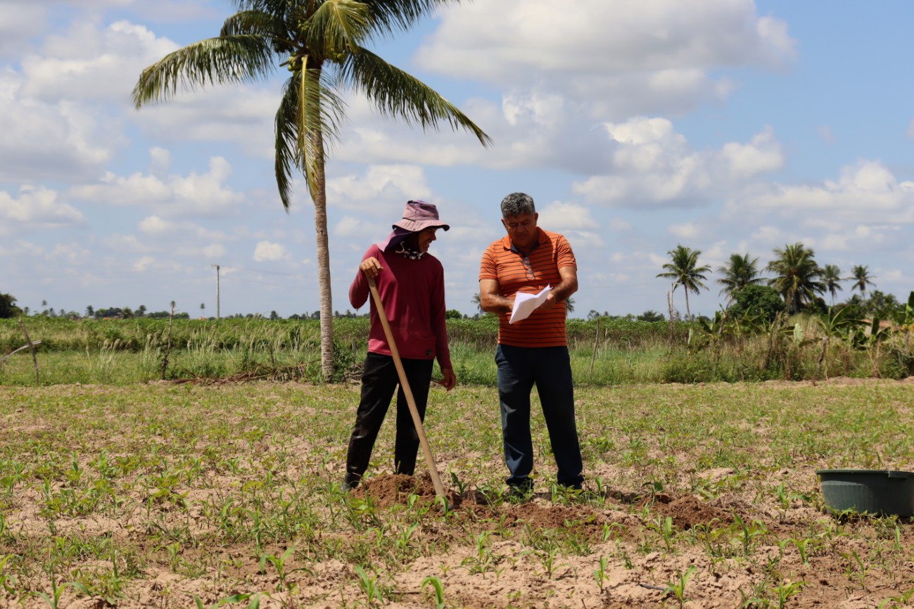 Governo oferece orientação a agricultores do perímetro irrigado de Lagarto sobre análise de solo