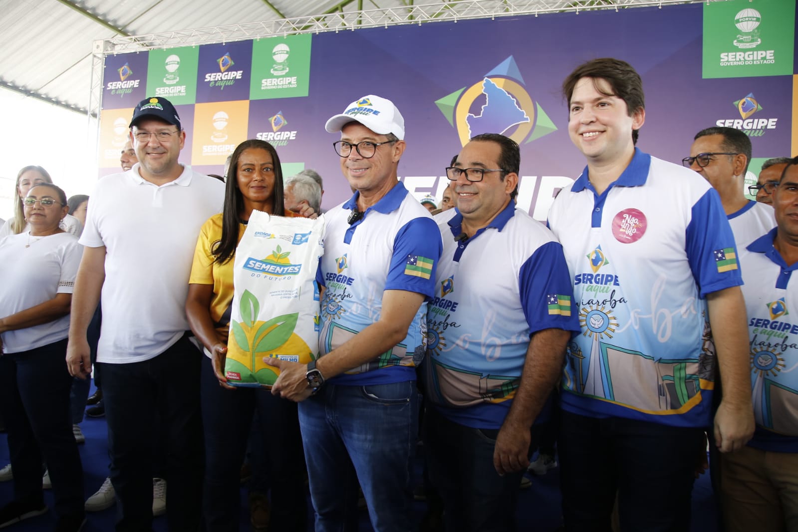 Governo entrega sementes, mudas e realiza serviços para agricultores familiares no ‘Sergipe é aqui’ de Indiaroba