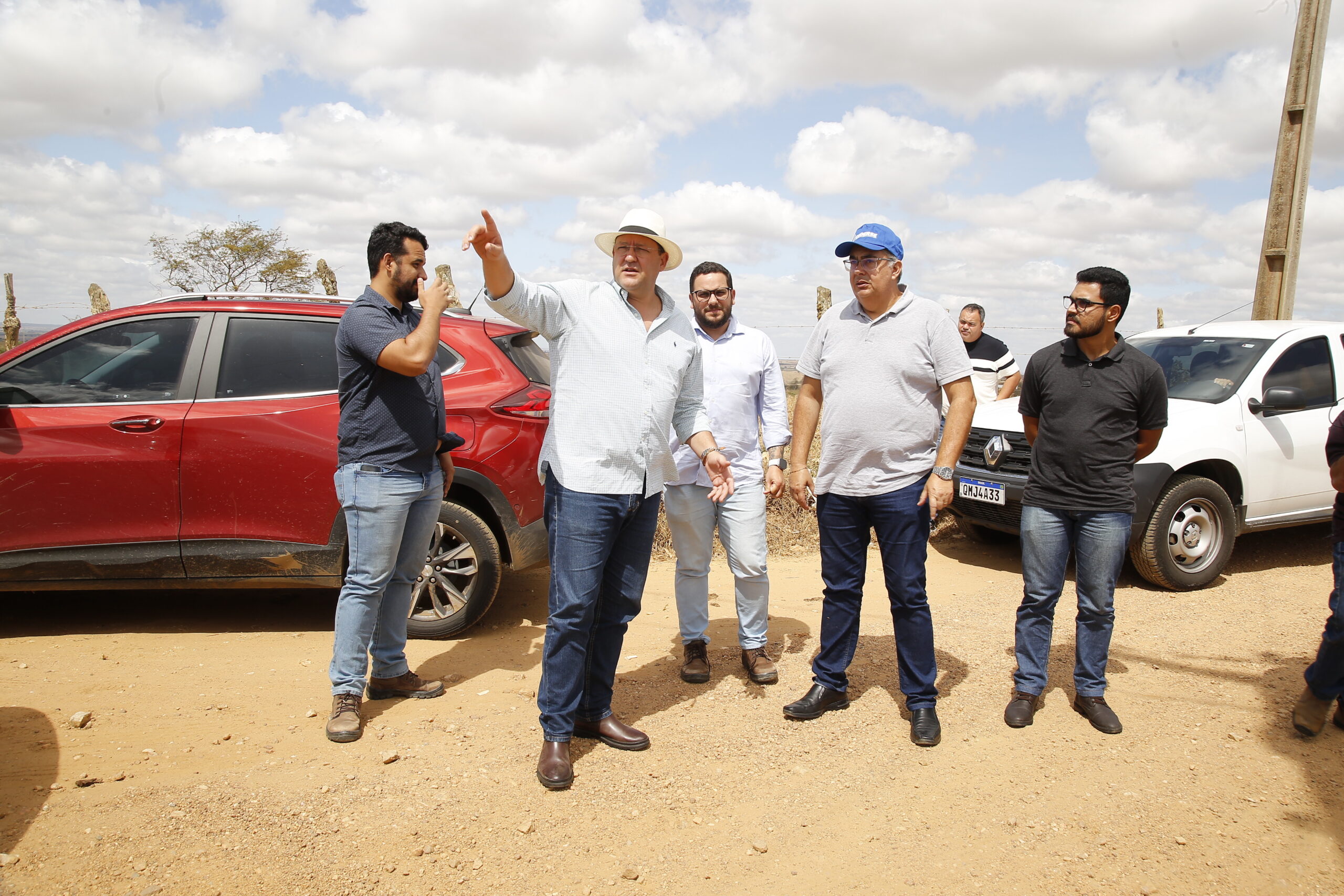 Governo do Estado vistoria trajeto da Adutora do Leite no alto sertão sergipano
