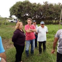 Eliane de Moura e seus técnicos puderam ver de perto como é feito o manejo do Balde Cheio - Foto Fernando Augusto (Ascom Cohidro)