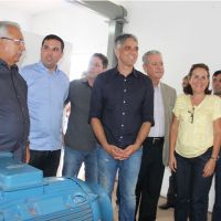 Jackson os deputados Sérgio e Gorete Reis, secretários Benedito Figueiredo e Esmeraldo são levado a conhecer a EB-02 pelo presidente Felizola, diretor João e gerente Gildo Almeida