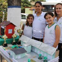 Professoras Talita e Ana Clara, com as alunas Stefane Silva e Letícia Costa