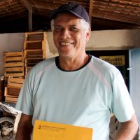 Paulo de Souza e o resultado da análise de solo