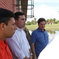 O Presidente vistoriou o reservatório intermediário que abastece a EB2 do Perímetro Piauí