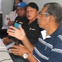 A aspersão convencional e não localizada fornece água além do que a planta precisa