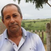 Seu Gaspar tem expectativa de que a barragem do Serra Azul alcance volume maior nas trovoadas - Foto Fernando Augusto (Ascom-Cohidro)