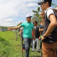 Coelho é o mais capacitado na Cohidro para explicar o funcionamento do Balde Cheio para estudantes e produtores - Foto Fernando Augusto (Ascom-Cohidro)