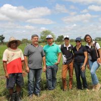 Pedro Vidal, Jucelino Cortes, Coelho, a professora Mônica e seus alunos - Foto Fernando Augusto (Ascom-Cohidro)