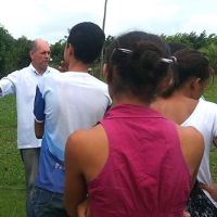 Técnico Willian mostra aos alunos estacão meteorológica da Cohidro em Lagarto