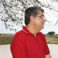 Paulo Sobral explica que o momento de agir com a recuperação, é quanto as barragens estão secas - Foto Fernando Augusto (Ascom-Cohidro)