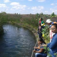 Medição é feita no canal para determinar vazão - foto Andrea Santos (Califórnia-Cohidro)