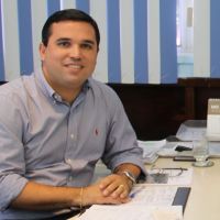 Presidente Felizola parabeniza o esforço de Gonzaga em promover a capacitação de seus colegas de empresa - Foto Fernando Augusto (Ascom Cohidro)