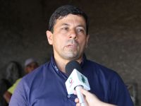 Gildo Lima expõe o alto nível técnico na produção do tomate no perímetro de Lagarto - Foto Fernando Augusto (Ascom Cohidro)