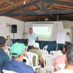 Instrutor Pedro Acioli quer que o agricultor questione a situação que ele vive (Foto: Ascom/Cohidro)