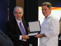 Diretor João Fonseca Representou a empresa ao receber o prêmio do Crea-SE - Foto Fernando Augusto (Ascom/Cohidro)